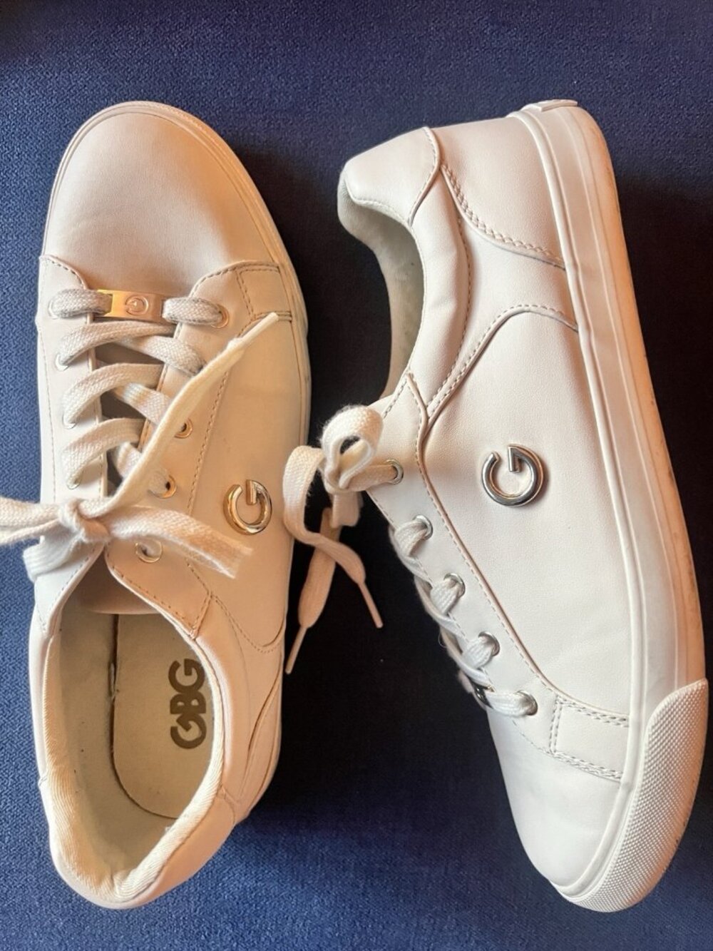 GBG Los Angeles Women’s Size 11 M Sneakers Cream Gold Lace Up LOGO